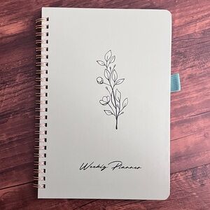 Weekly Planner with Leaf Design - Cream Cover